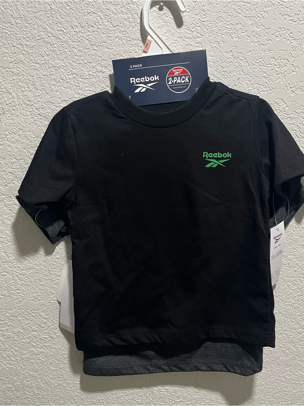 Reebok NWT Black and Drk Grey Heather Short Sleeve Tee 2 Pack